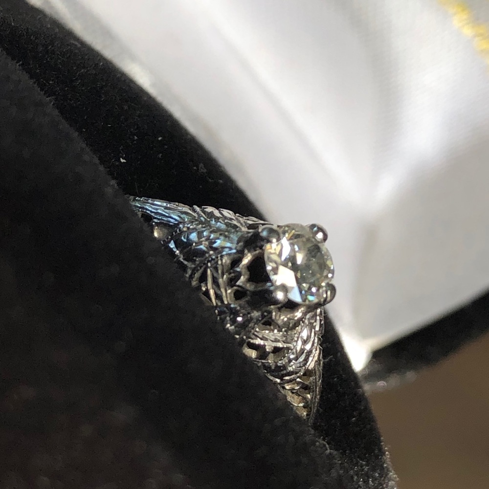 Vintage Diamond Engagement Ring .34 ct - Picture 2 of 8